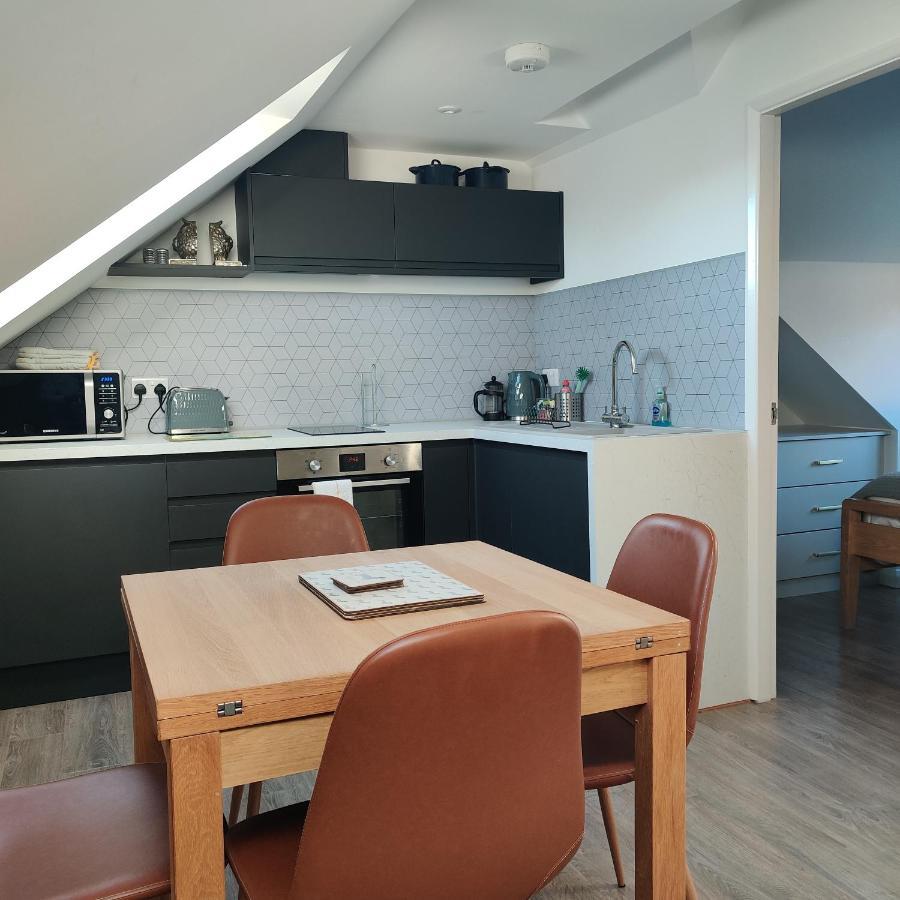 Delightful & Picturesque Modern Detached Apartment, Next To Chester Zoo, Near Park And Ride To City Centre Exterior photo