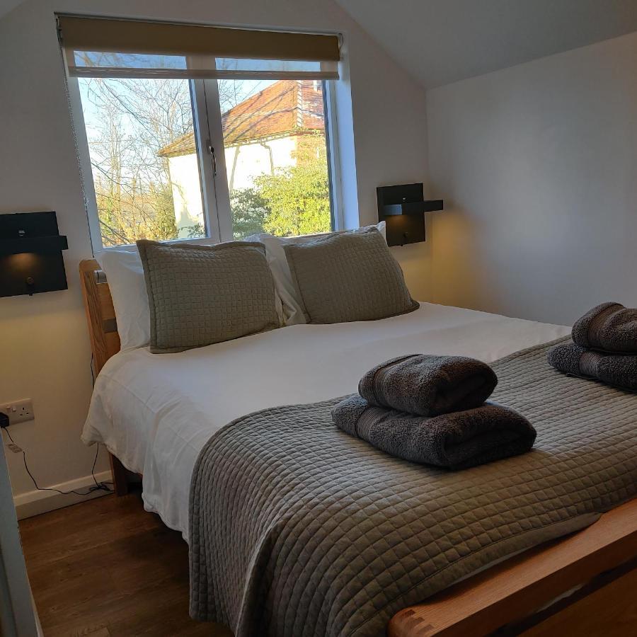 Delightful & Picturesque Modern Detached Apartment, Next To Chester Zoo, Near Park And Ride To City Centre Exterior photo