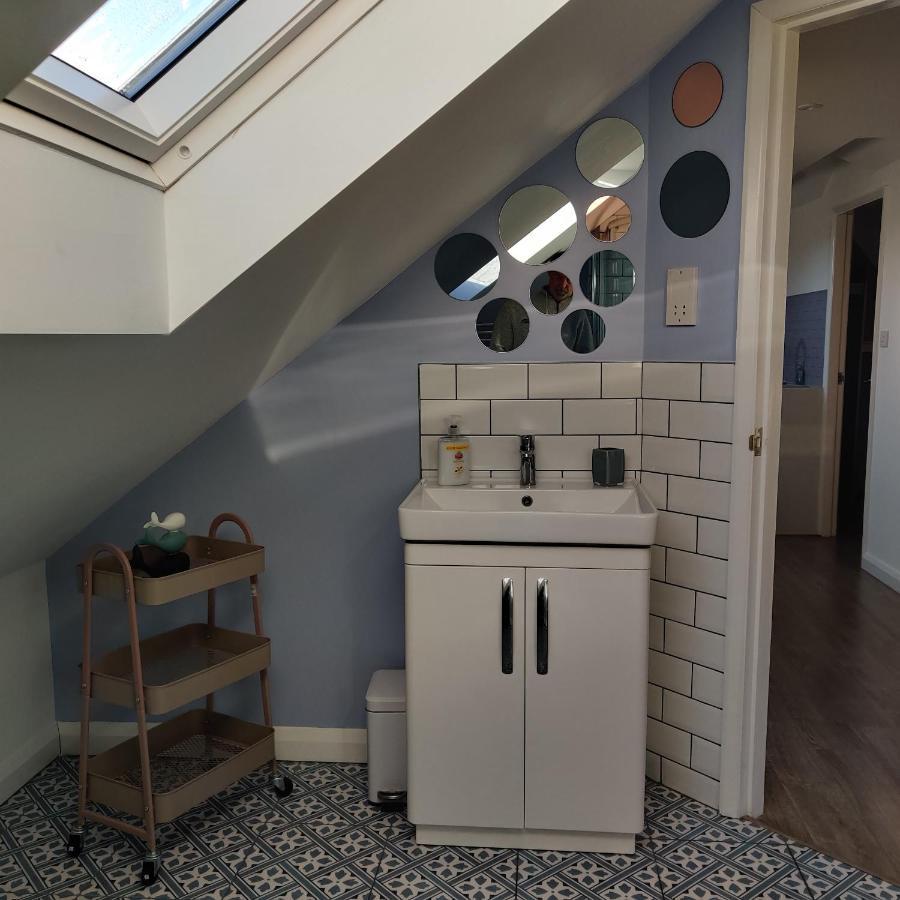 Delightful & Picturesque Modern Detached Apartment, Next To Chester Zoo, Near Park And Ride To City Centre Exterior photo