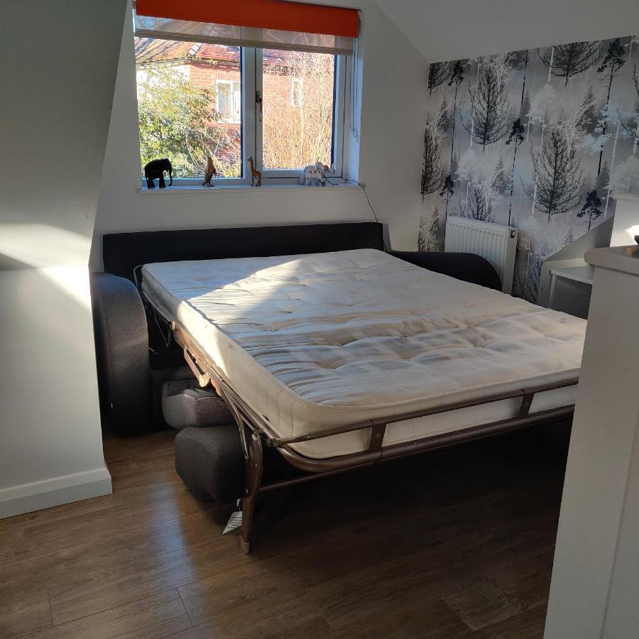 Delightful & Picturesque Modern Detached Apartment, Next To Chester Zoo, Near Park And Ride To City Centre Exterior photo
