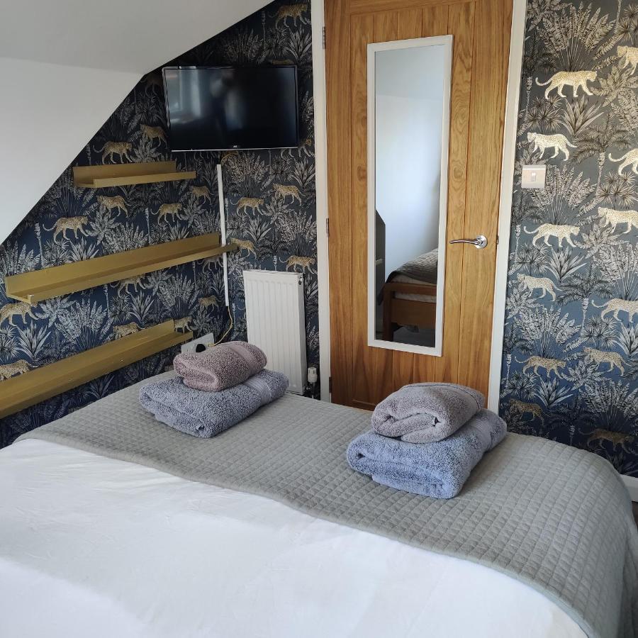 Delightful & Picturesque Modern Detached Apartment, Next To Chester Zoo, Near Park And Ride To City Centre Exterior photo
