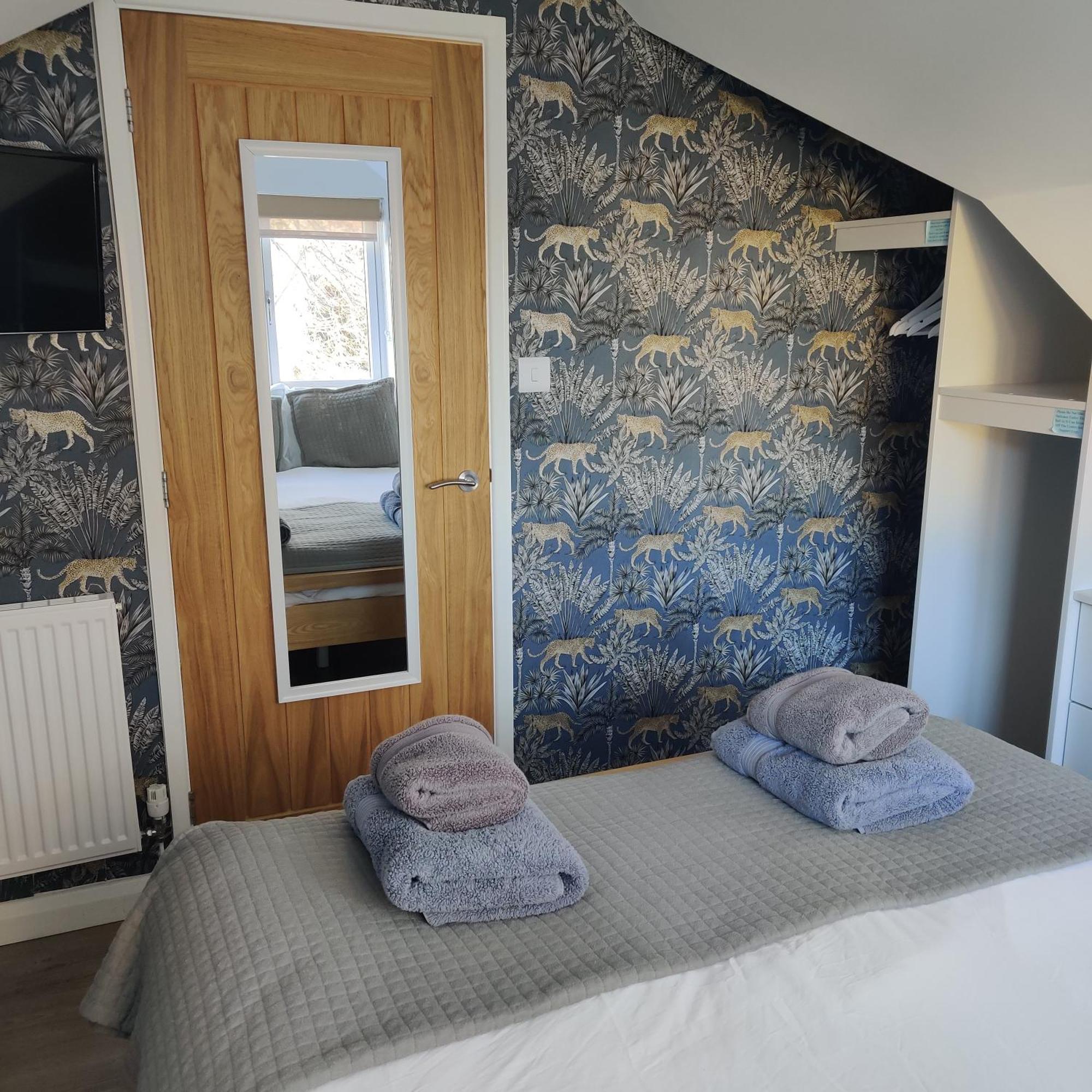 Delightful & Picturesque Modern Detached Apartment, Next To Chester Zoo, Near Park And Ride To City Centre Exterior photo
